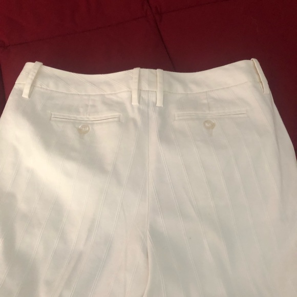 White pants with tiny tucks - Picture 4 of 7